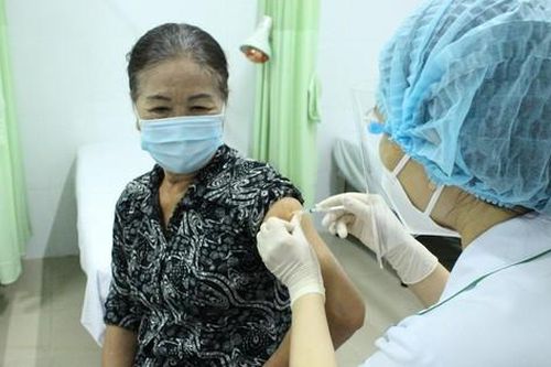 TPHCM có kế hoạch tiêm vắc xin COVID-19 từ giờ đến cuối năm ra sao?