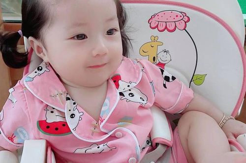 Con gái út xinh yêu gây sốt của Lâm Chấn Khang và Kim Jun See