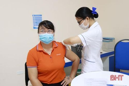 Hà Tĩnh tiêm vắc-xin phòng COVID-19 đợt 6 cho 3.510 người