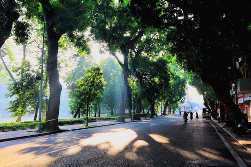 Lặng ngắm nhìn Hà Nội bước vào mùa đẹp nhất trong năm