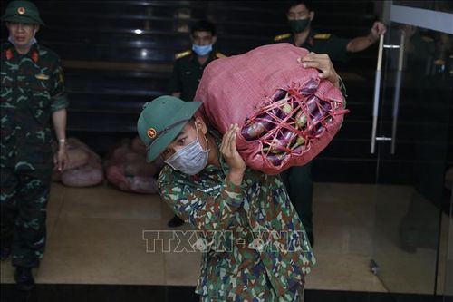 Lễ xuất quân vận chuyển gần 60 tấn hàng ủng hộ TP Hồ Chí Minh chống dịch
