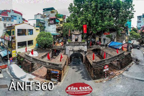 Ảnh 360: Cửa gỗ Ô Quan Chưởng không phải bị đóng vì dịch COVID-19