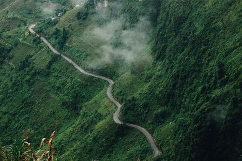 Đường chinh phục 'Vách đá thần' trên đỉnh núi Cô Tiên hớp hồn dân du lịch