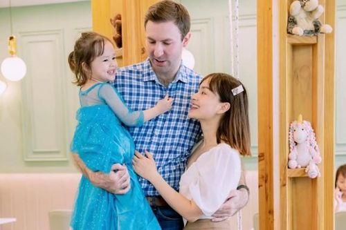 Lan Phương có thai với trai Tây 2m không đám cưới, hàng xóm thấy 'không tiêu hóa được'