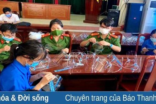 Tặng tấm chắn giọt bắn cho lực lượng phòng, chống dịch và tiểu thương