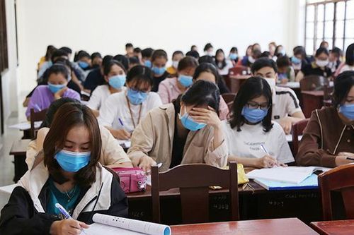 Sinh viên TP.HCM phản ánh học phí đại học tăng cao lúc dịch bệnh khó khăn