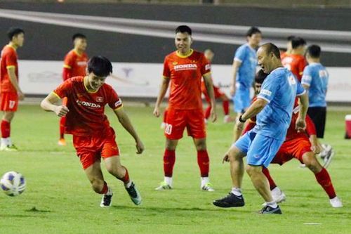 Thầy Park chơi bóng 'ma' cùng học trò trước trận gặp Ả Rập Xê Út