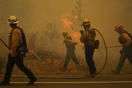 Mỹ: Đám cháy Caldor đe dọa Hồ Tahoe