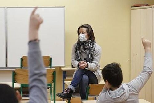 Giáo viên Mỹ tháo khẩu trang dạy học, nửa lớp mắc Covid-19