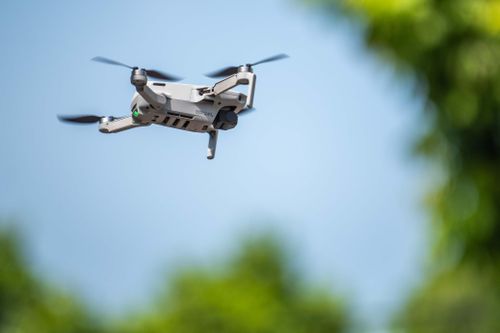 Sử dụng flycam để giám sát 'vùng đỏ' ở Hà Nội