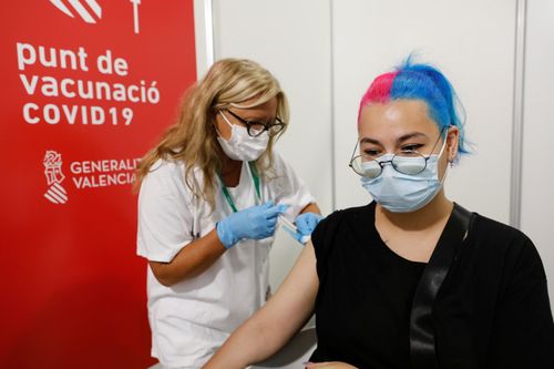 Khu vực đầu tiên đạt mốc 70% dân số trưởng thành tiêm vaccine Covid-19
