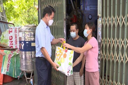 Hà Nội đã có 2,4 triệu người dân phấn khởi được nhận hỗ trợ trên 830 tỷ đồng
