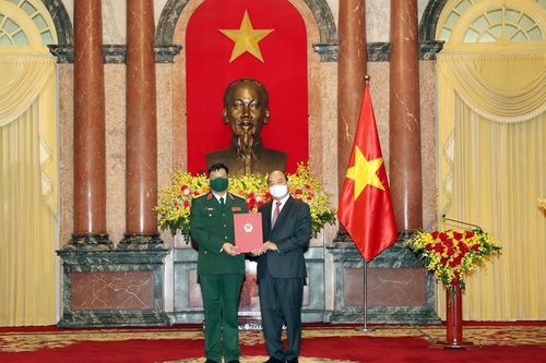 Trao quyết định thăng quân hàm Thượng tướng đối với Giám đốc Học viện Quốc phòng