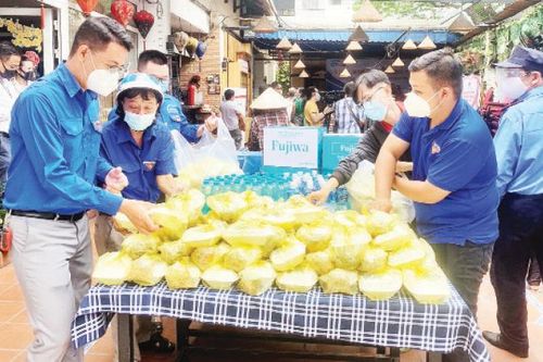 Kiều bào đồng hành cùng thành phố chống dịch