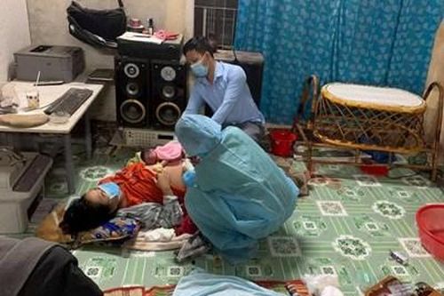 Chiến sĩ 'sao vuông' làm 'bà đỡ'