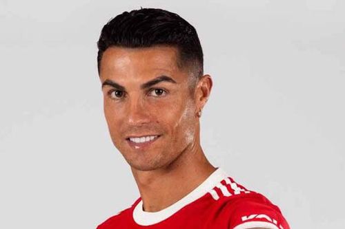 Ronaldo lần đầu xuất hiện trong áo đấu Man United