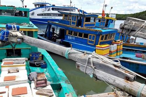 Bắt giữ 3 phương tiện khai thác thủy sản trái phép trong thời gian thực hiện giãn cách xã hội