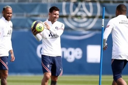 Kylian Mbappe một mực từ chối gia hạn với PSG dù được hứa trả lương hơn Messi và viết tâm thư tới người hâm mộ