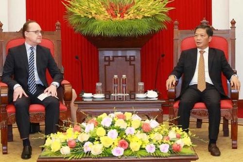Trưởng Ban Kinh tế Trung ương tiếp Đại sứ LB Nga và Đại sứ Australia tại Việt Nam