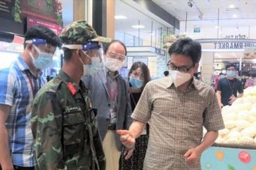 Phó Thủ tướng Vũ Đức Đam: Nên tạo điều kiện cho F0 đã khỏi bệnh tham gia soạn, đóng hàng hóa