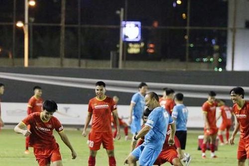Tối nay, ĐT Việt Nam đấu tập làm quen với sân nước bạn