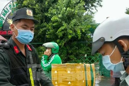 Dùng hồ sơ giả để 'chen chân' tiêm vắc xin