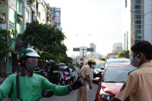 Các chốt kiểm dịch ở TPHCM phát hiện nhiều F0 'lang thang'