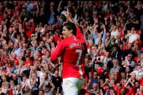 Ronaldo vẫn mặc áo số 7 MU, đổ xô săn vé, đặt khách sạn xem ra mắt