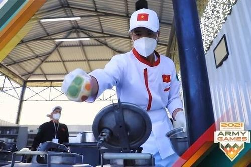 Xem các 'anh nuôi' Việt Nam thi bếp dã chiến ở Army Games