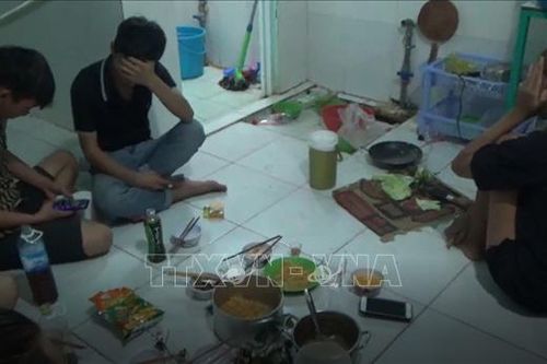Bảy thanh niên tụ tập nhậu trong mùa dịch bị đề nghị xử phạt 105 triệu đồng