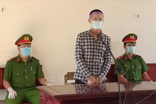 Long An: Hai đối tượng lĩnh án tù giam vì chống đối lực lượng làm nhiệm vụ phòng, chống dịch
