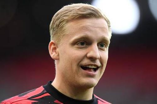 Man United chặn đường rời Old Trafford của Van de Beek