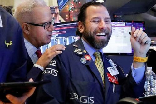 Phố Wall giảm điểm nhẹ, S&P 500 vẫn ghi nhận đà khởi sắc 7 tháng liên tiếp