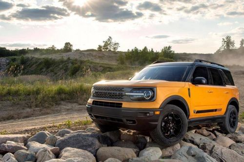 Ford gửi võng để xoa dịu khách hàng đợi xe Bronco