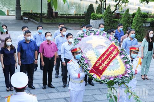 Thành phố Ninh Bình dâng hương tưởng niệm các Anh hùng liệt sĩ