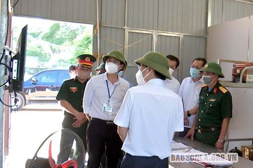Đồng chí Chủ tịch UBND tỉnh kiểm tra khu cách ly tại huyện Thuận Châu