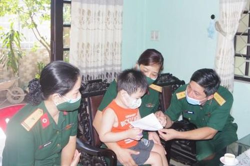 Chính trị - Xã hội An sinh xã hội Thăm tặng quà gia đình liệt sĩ, người có công