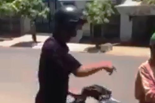 Thanh niên vụ 'bánh mì không phải thiết yếu' vừa bị phạt vì ra đường không lý do