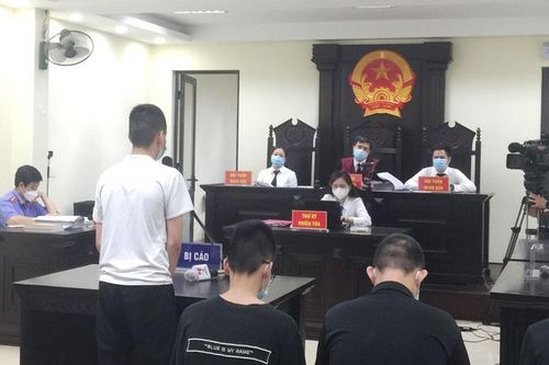 6 bị cáo lĩnh án tù về tội giả danh lực lượng phòng, chống dịch cưỡng đoạt tài sản