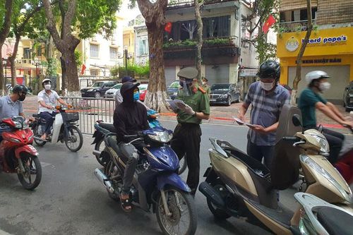 Xác minh nhiều trường hợp cấp giấy đi đường tùy tiện để xử lý