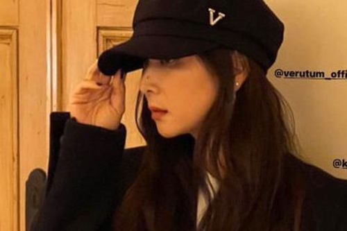 Bà xã Jang Dong Gun khoe thân hình hoàn hảo ở tuổi 50, nhưng nhan sắc thật mới gây bão