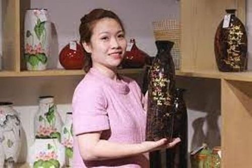 Đánh trúng tâm lý 'ham của rẻ', Ngân 'gốm' chiếm đoạt hàng trăm triệu đồng
