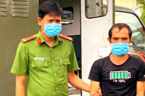 Nam thanh niên cầm dao đâm thiếu tá công an