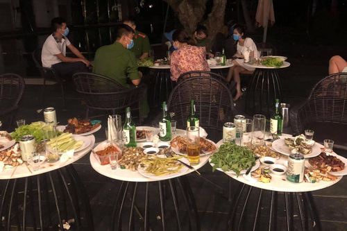20 người tụ tập ăn tiệc tại khách sạn Westlake