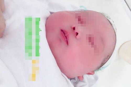 Bé sơ sinh ở Phú Thọ nặng gần 6 kg