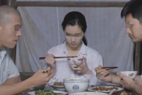 Biết bản thân bị vô sinh nên cho vợ đi 'mượn giống' để có con