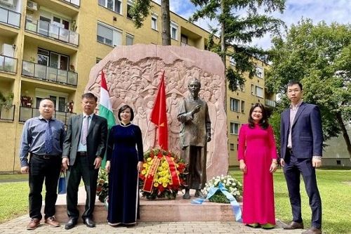 Mùa thu Hungary nhớ Bác Hồ và những chiến sỹ vì hòa bình, độc lập, tự do