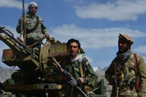 Taliban giao tranh với các lực lượng dân quân đối lập
