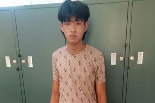 Thanh niên lĩnh án 42 tháng tù vì 'thông chốt', đâm công an thương tích