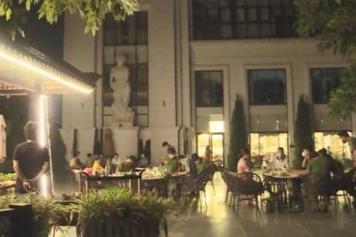 Xử lý 20 người tụ tập ăn tiệc linh đình tại khách sạn Westlake